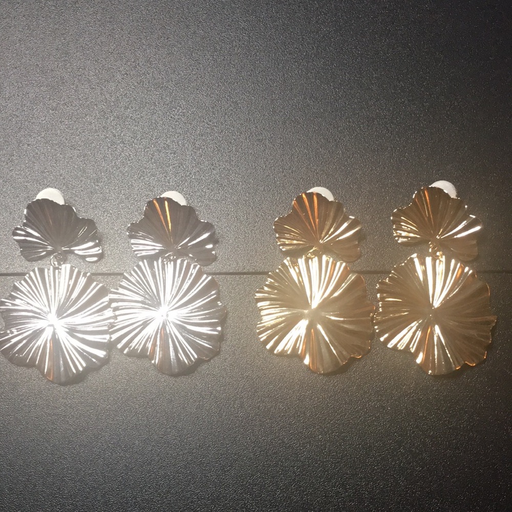 Gold Tone or Silver Tone Earrings
